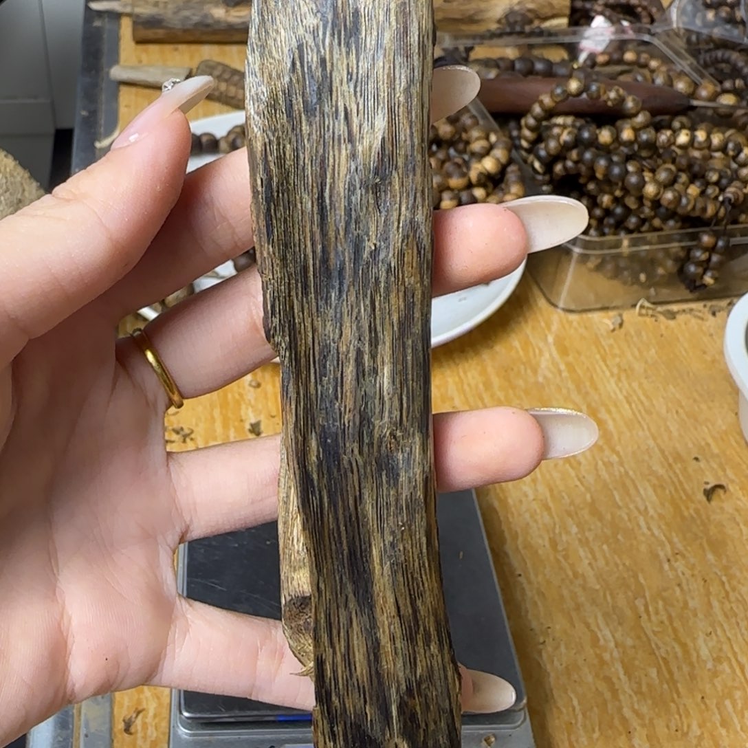 沉香碎屑沉香海南莺歌绿虫漏17g