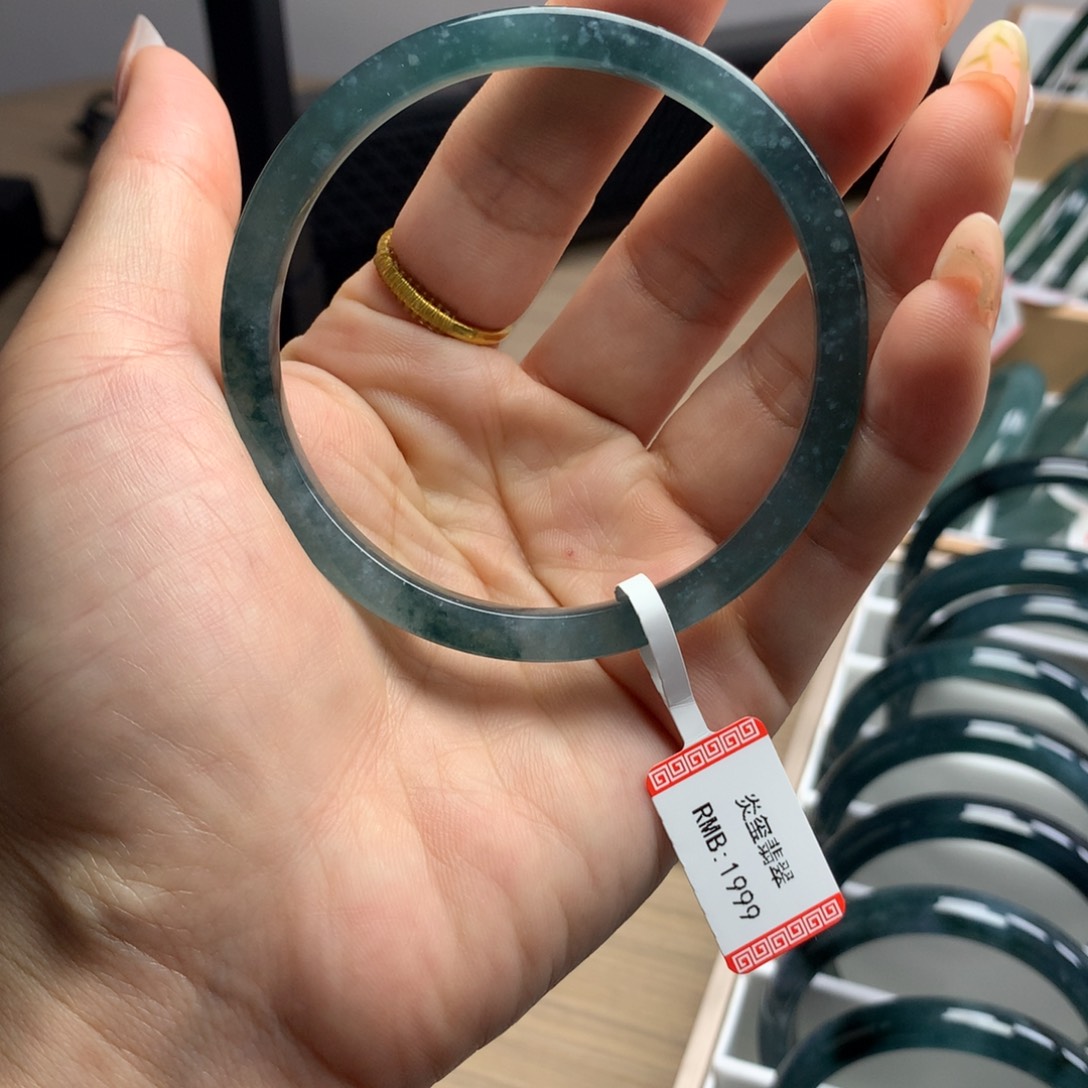 翡翠手镯未镶嵌多*57.1