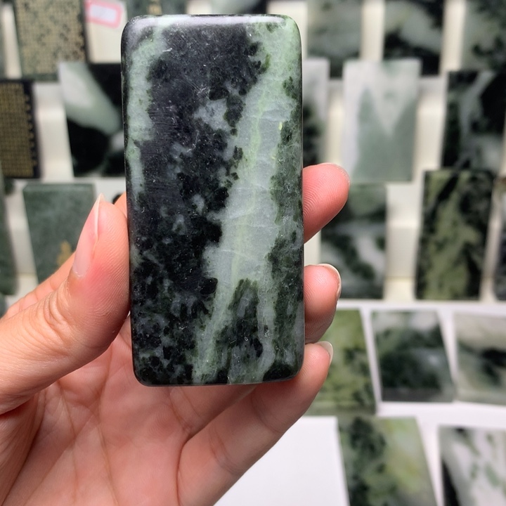 独山玉颈饰未镶嵌