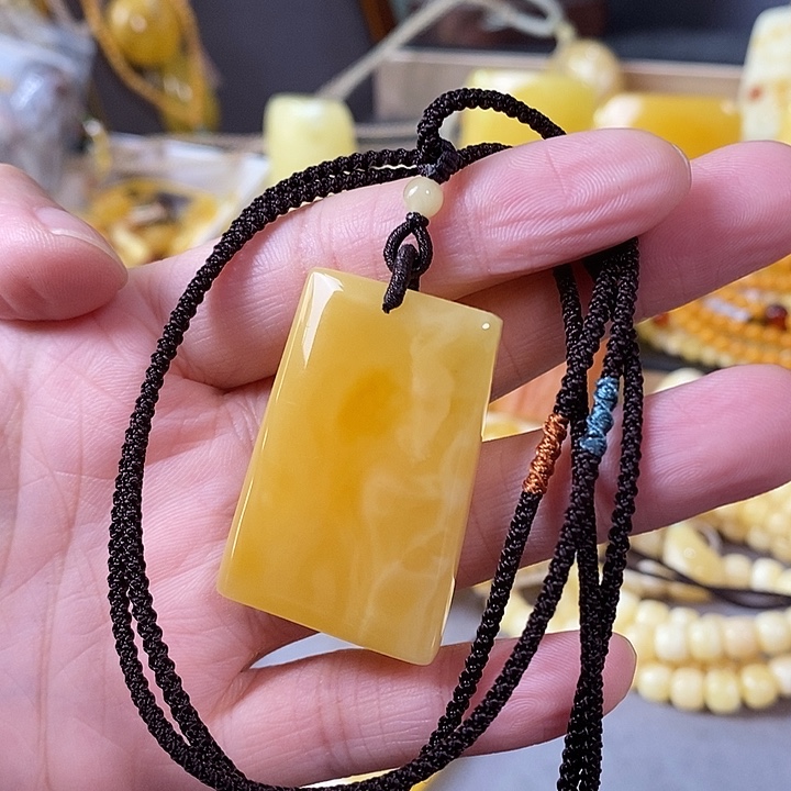 琥珀未镶嵌裸石无事牌