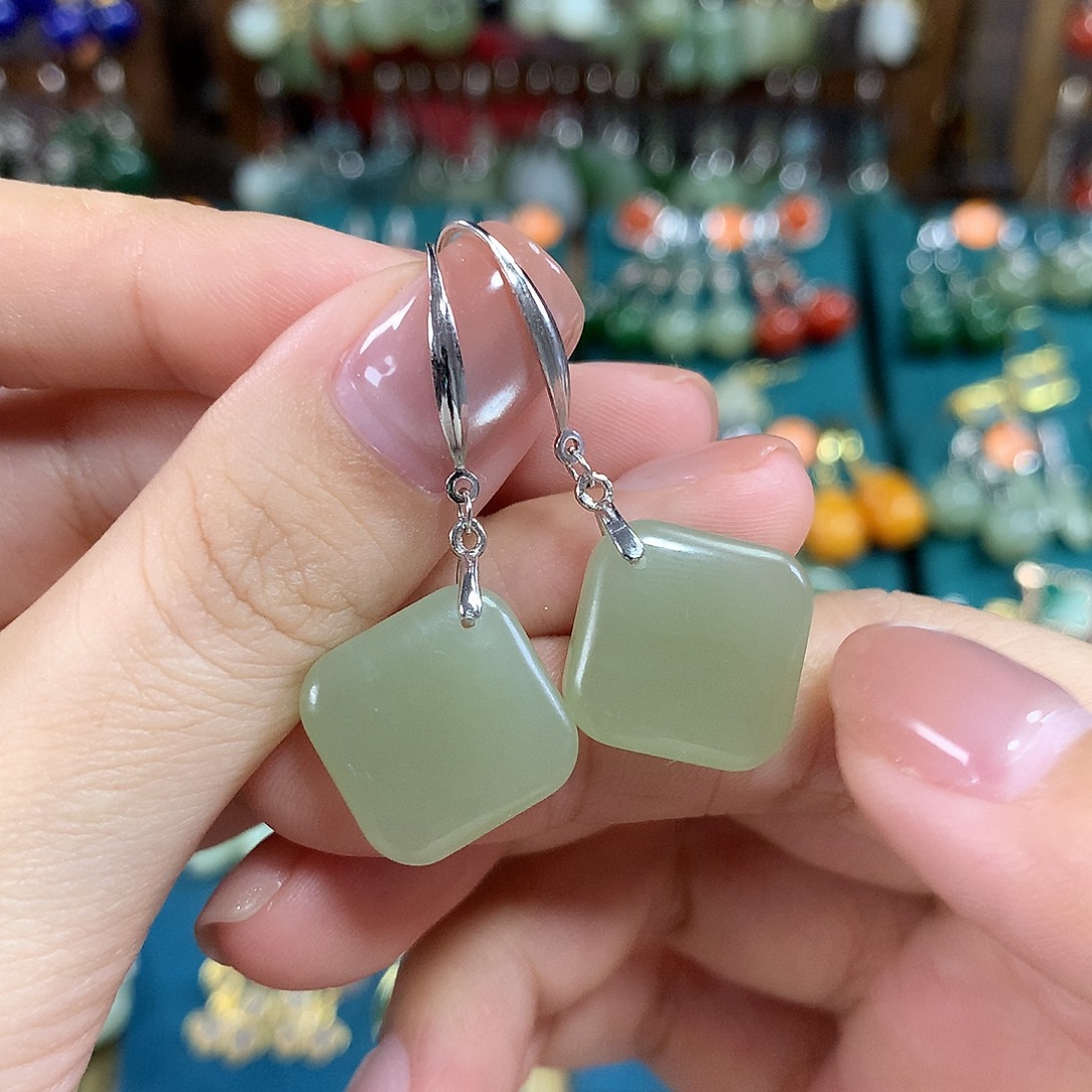 和田玉银S925镶嵌耳饰方糖卡15左右