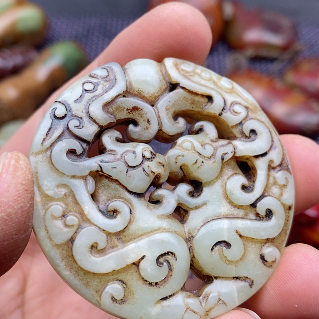 蛇纹石玉颈饰未镶嵌