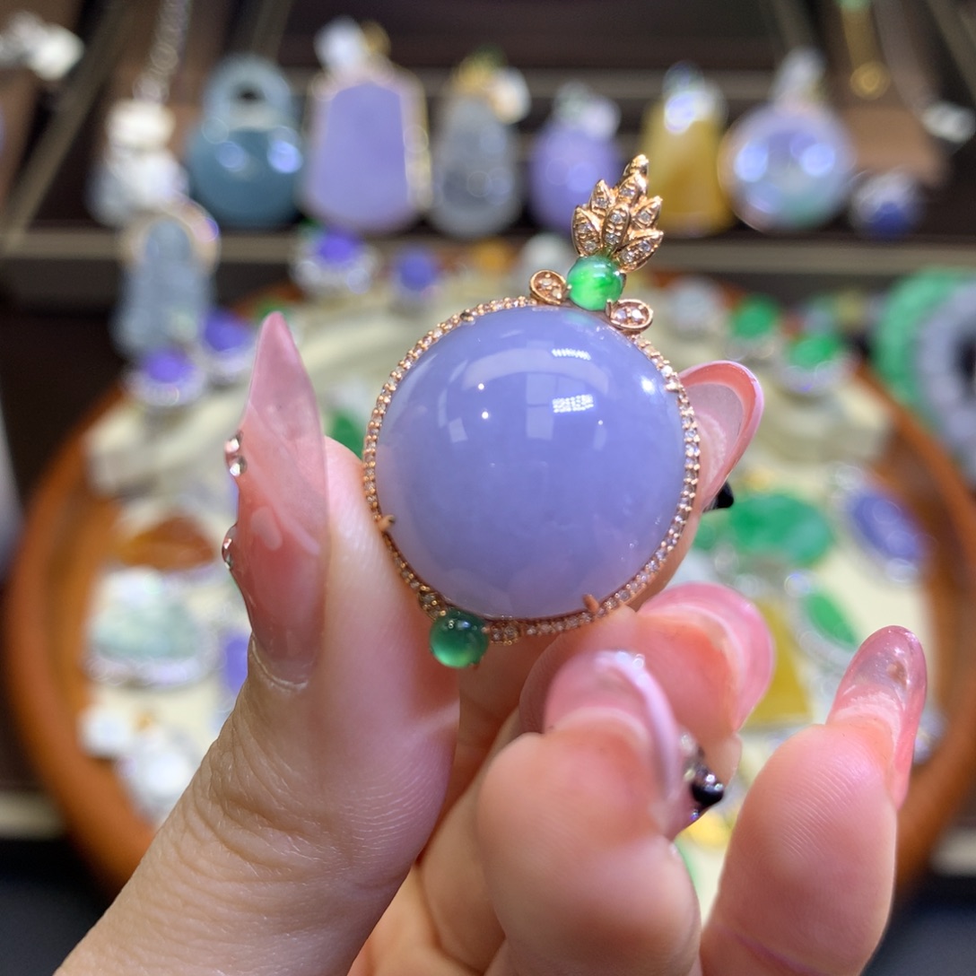 翡翠颈饰18K金镶嵌翡翠