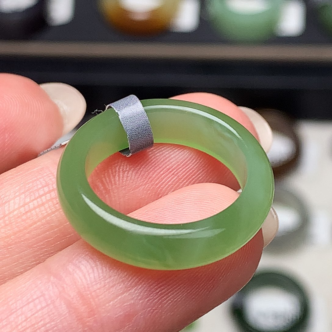 未镶嵌戒指和田玉