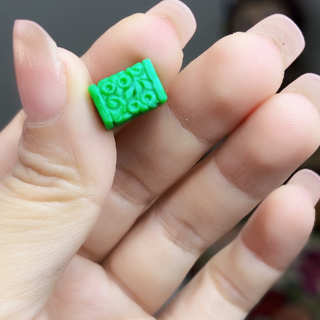 翡翠未镶嵌颈饰多样性