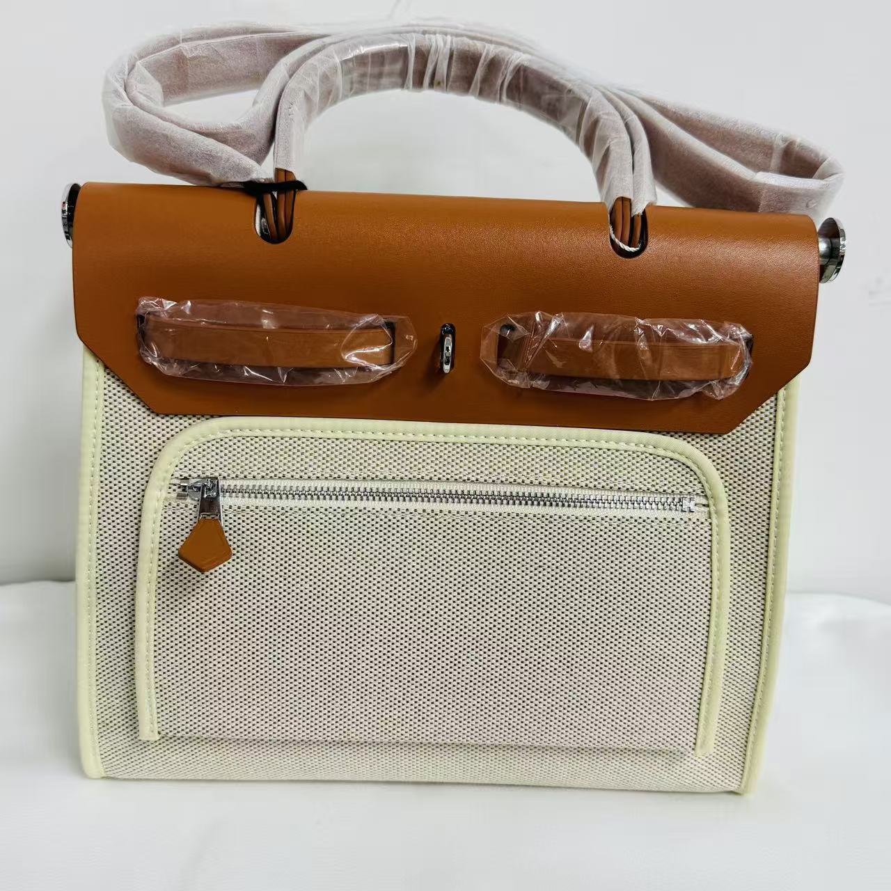 QANNA【奢品】通勤风手提包单肩女包米白配棕色银扣30297