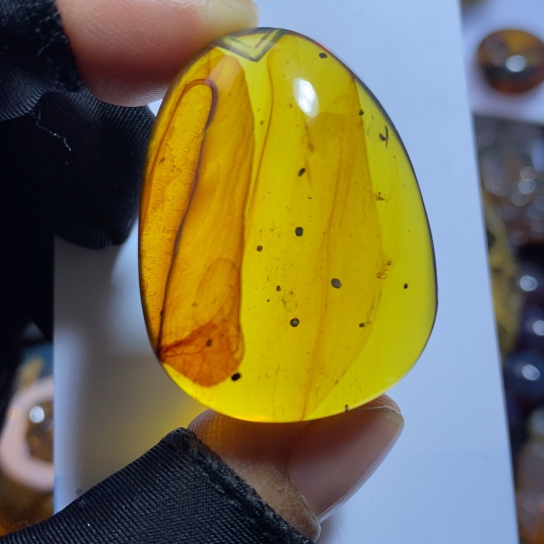 琥珀未镶嵌裸石。。。