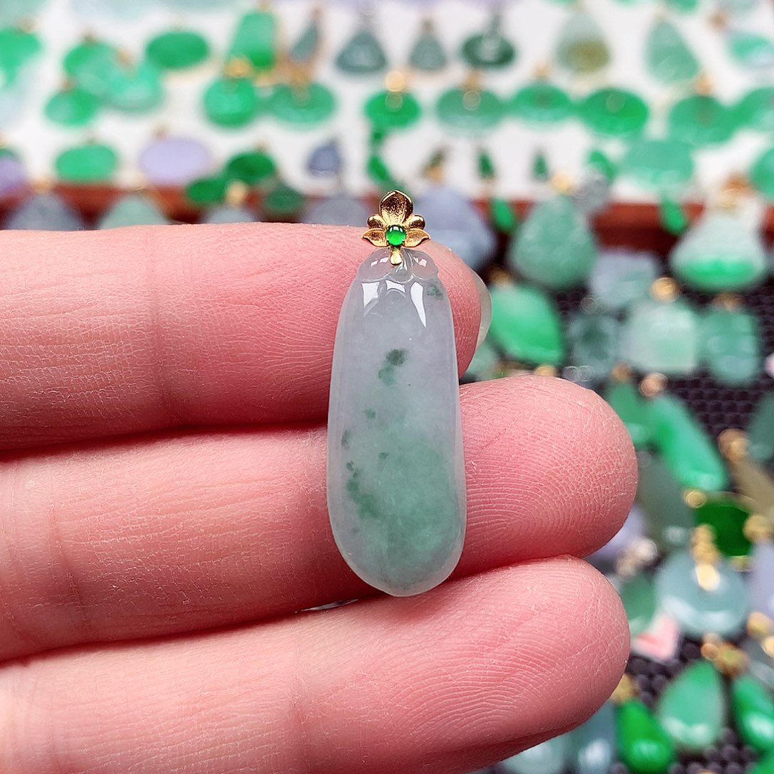 翡翠18K金镶嵌颈饰