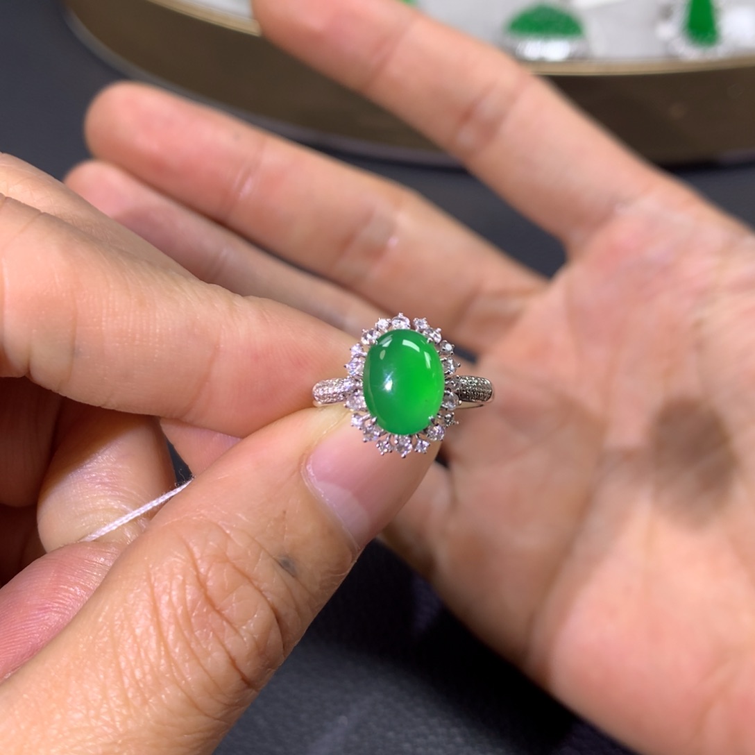 翡翠戒指18K金镶嵌翡翠