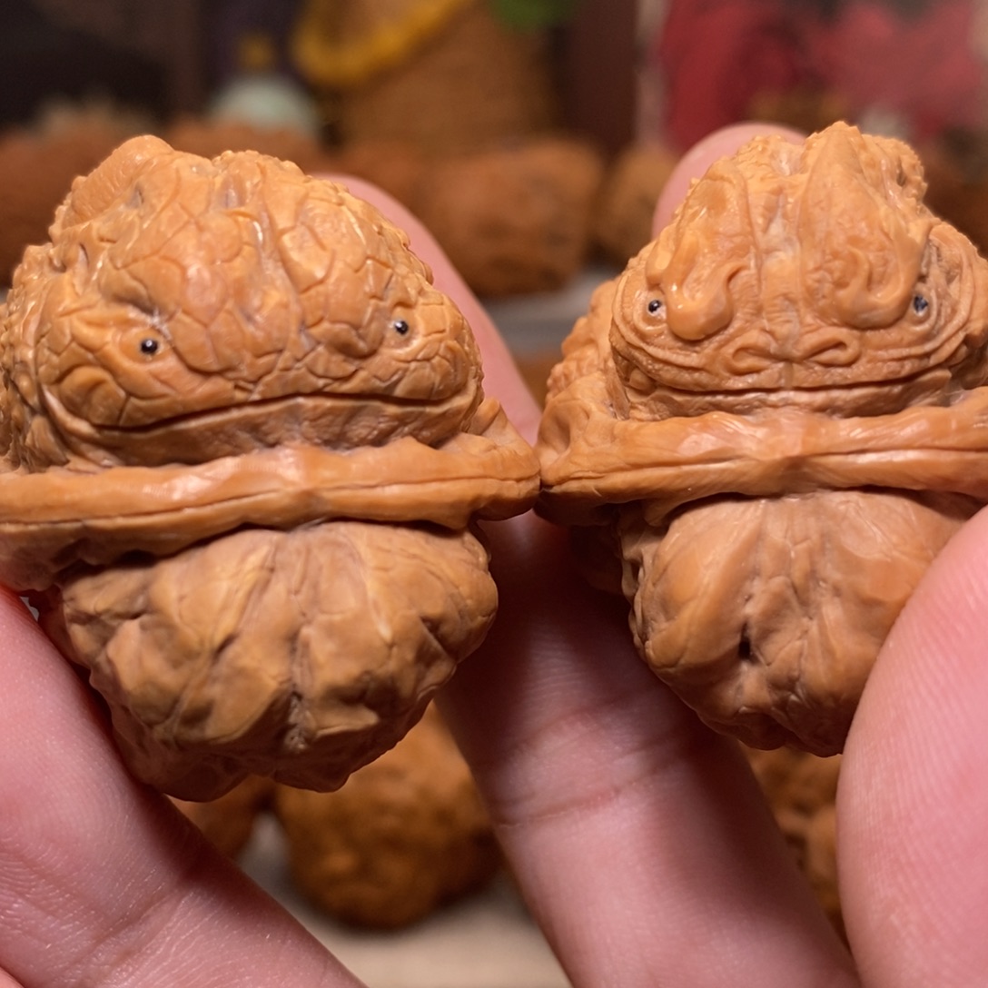 文玩核桃把件纯手工雕刻龙蛇蟾