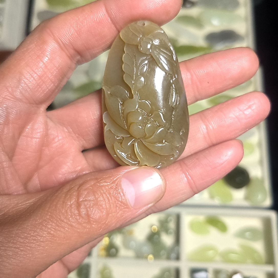 宝***室和田玉未镶嵌颈饰