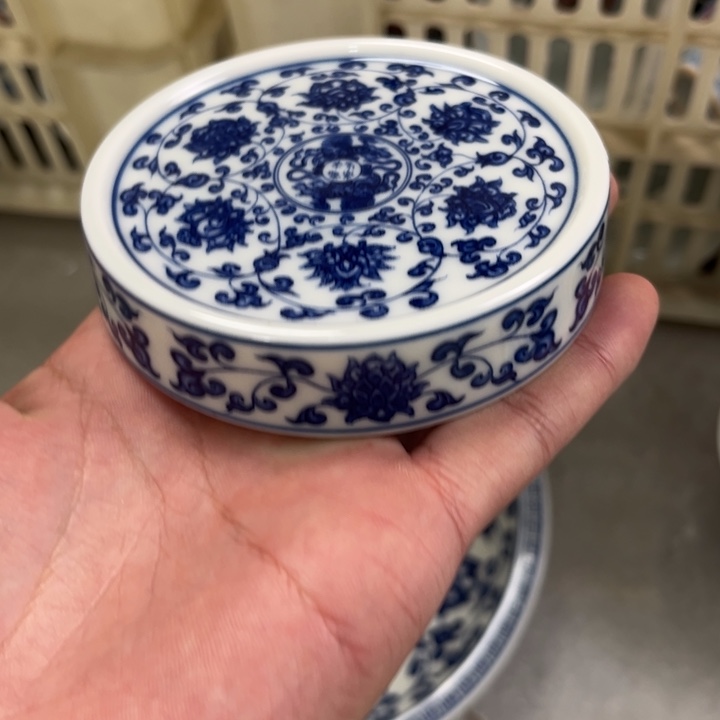 瓷摆件青花缠枝莲盖置