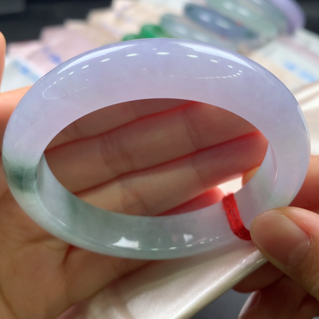 翡翠未镶嵌手镯4号春彩有石纹