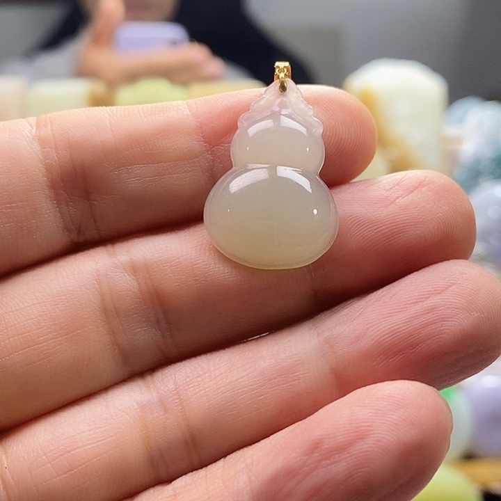 颈饰18K金镶嵌和田玉