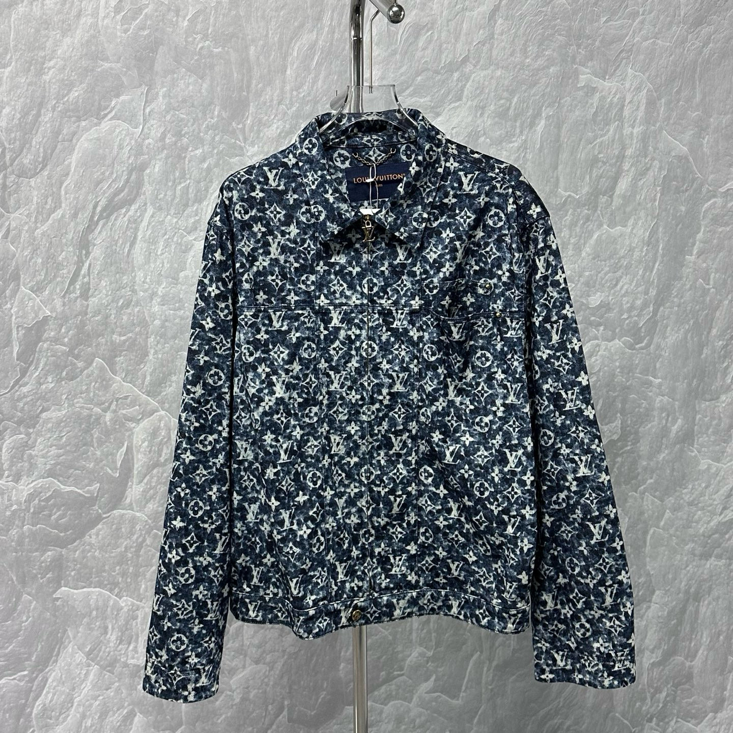 未使用 LouisVuitton/路易威登 老花满印渲染牛仔外套 58码D16359