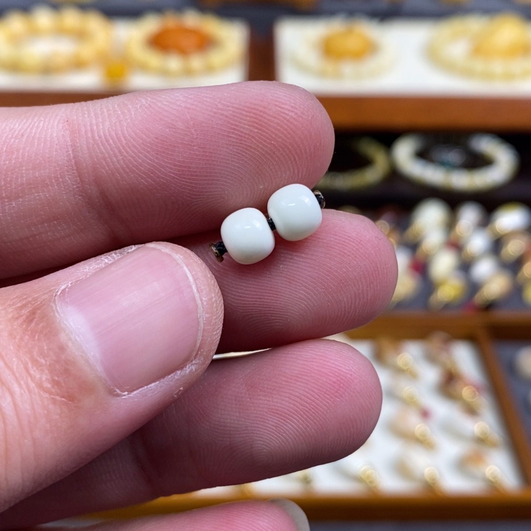 蜜蜡未镶嵌裸石配饰老型对珠尺寸6.3