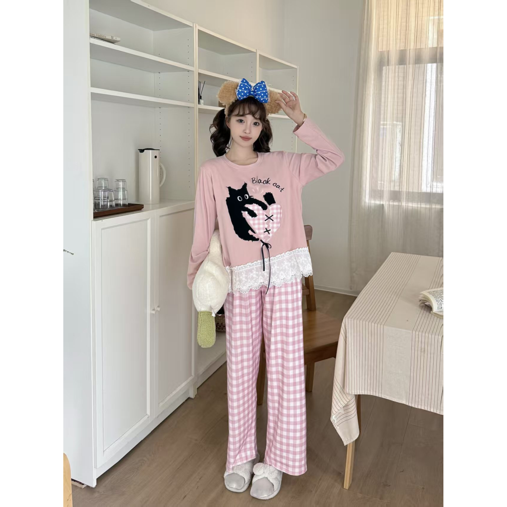 139-秋冬季女款粉英文爱心猫咪粉格裤套头带胸垫长袖长裤套装8216
