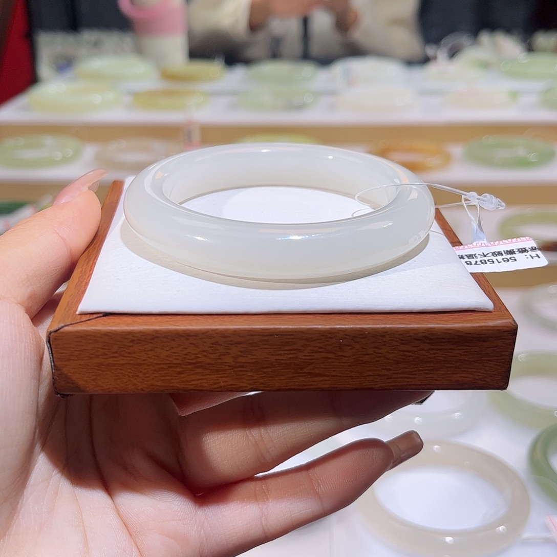 和田玉未镶嵌手镯冰胶白