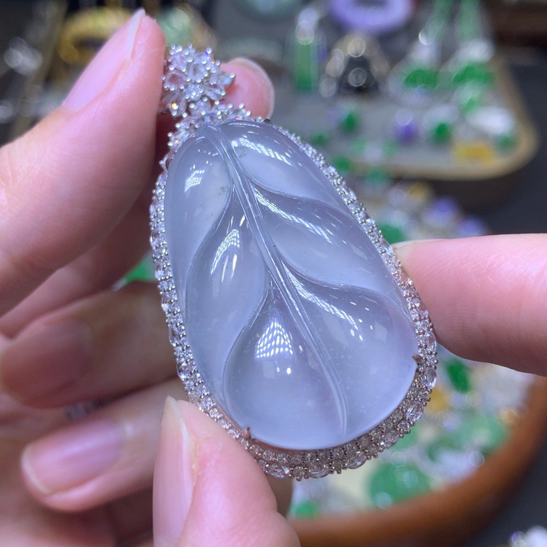 翡翠18K金镶嵌颈饰