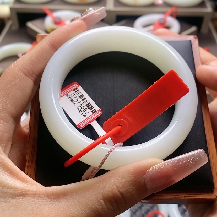 【闪购商品】和田玉手镯未镶嵌王*颖