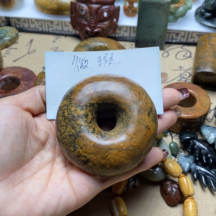 透闪石质玉手把未镶嵌