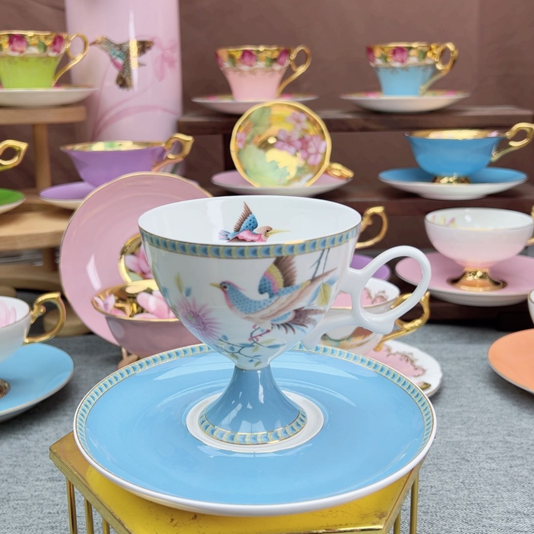 宫廷杯碟…………………..