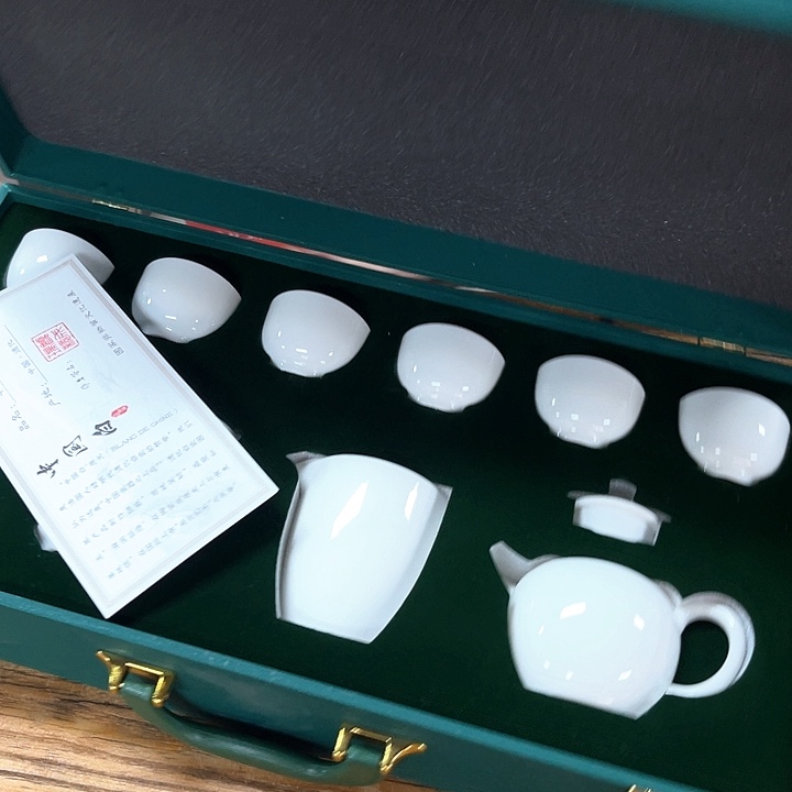 孤品茶具套装等。      