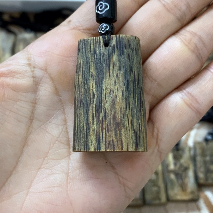 沉香手把件8.6 克奇楠沉香素牌吊坠