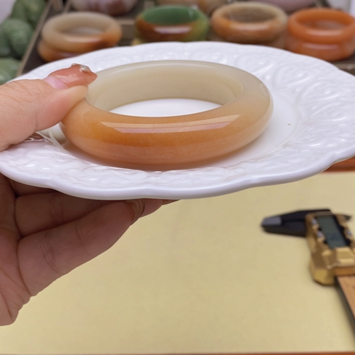 【闪购商品】石英质玉手镯未镶嵌