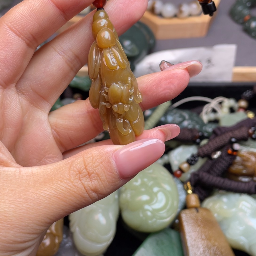 和田玉颈饰未镶嵌