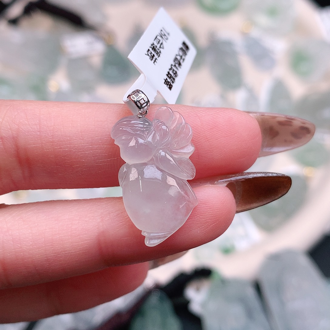 翡翠颈饰18K金镶嵌蝴蝶仙子25.7、23，13.5、3.5