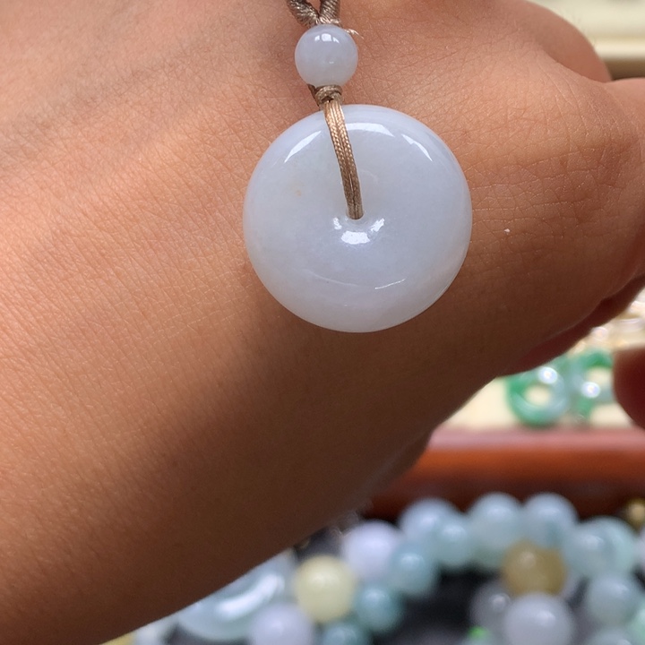 翡翠未镶嵌颈饰小肥扣