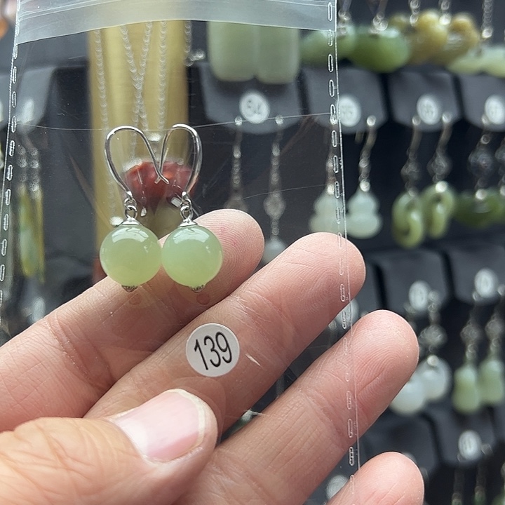 和田玉耳饰银S925镶嵌问*人