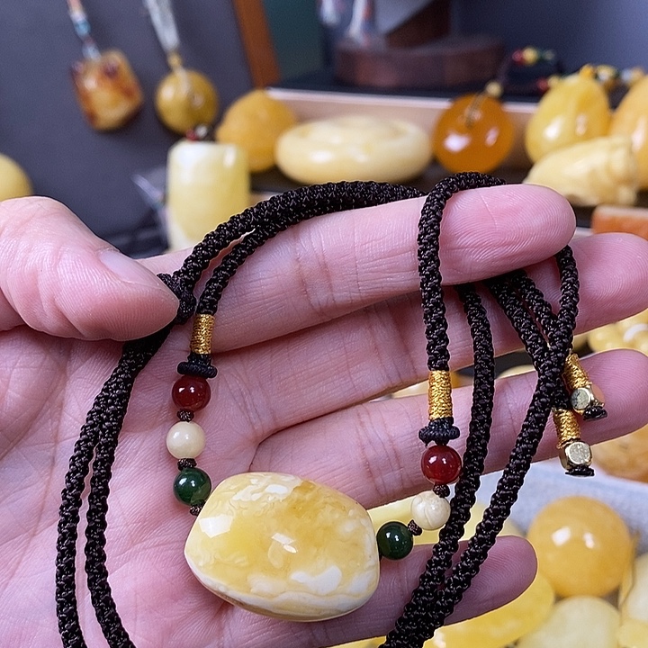 琥珀未镶嵌裸石马蹄