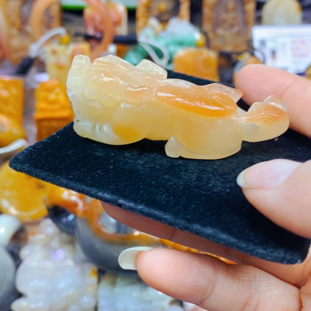 未镶嵌石英质玉（黄龙玉）吊坠(不含链)