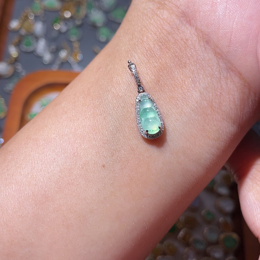 吊坠(不含链)18K金镶嵌翡翠