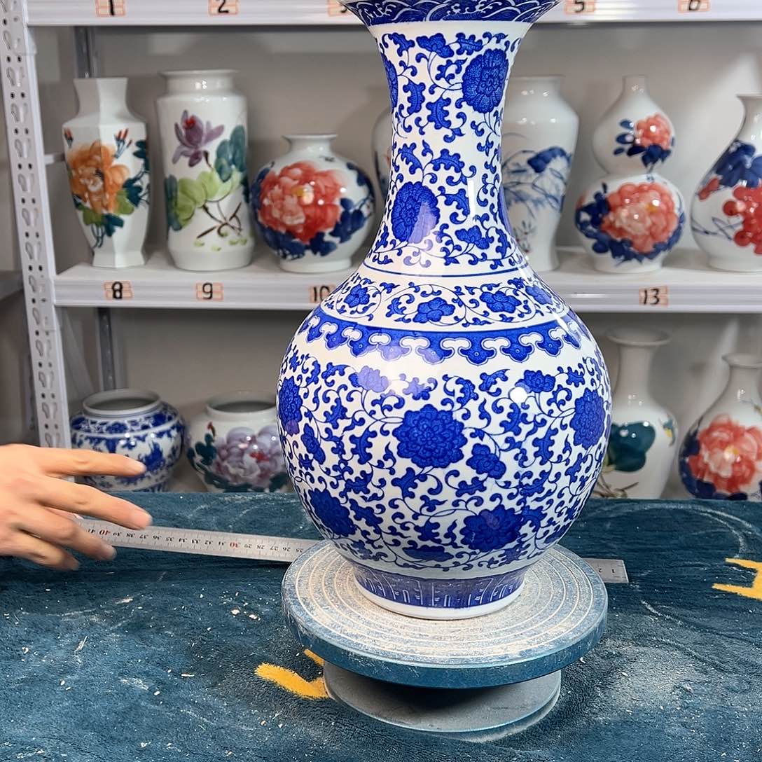 摆件景德镇陶瓷缠枝