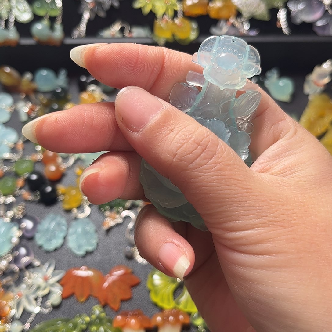 V***a蛇纹石玉未镶嵌耳饰