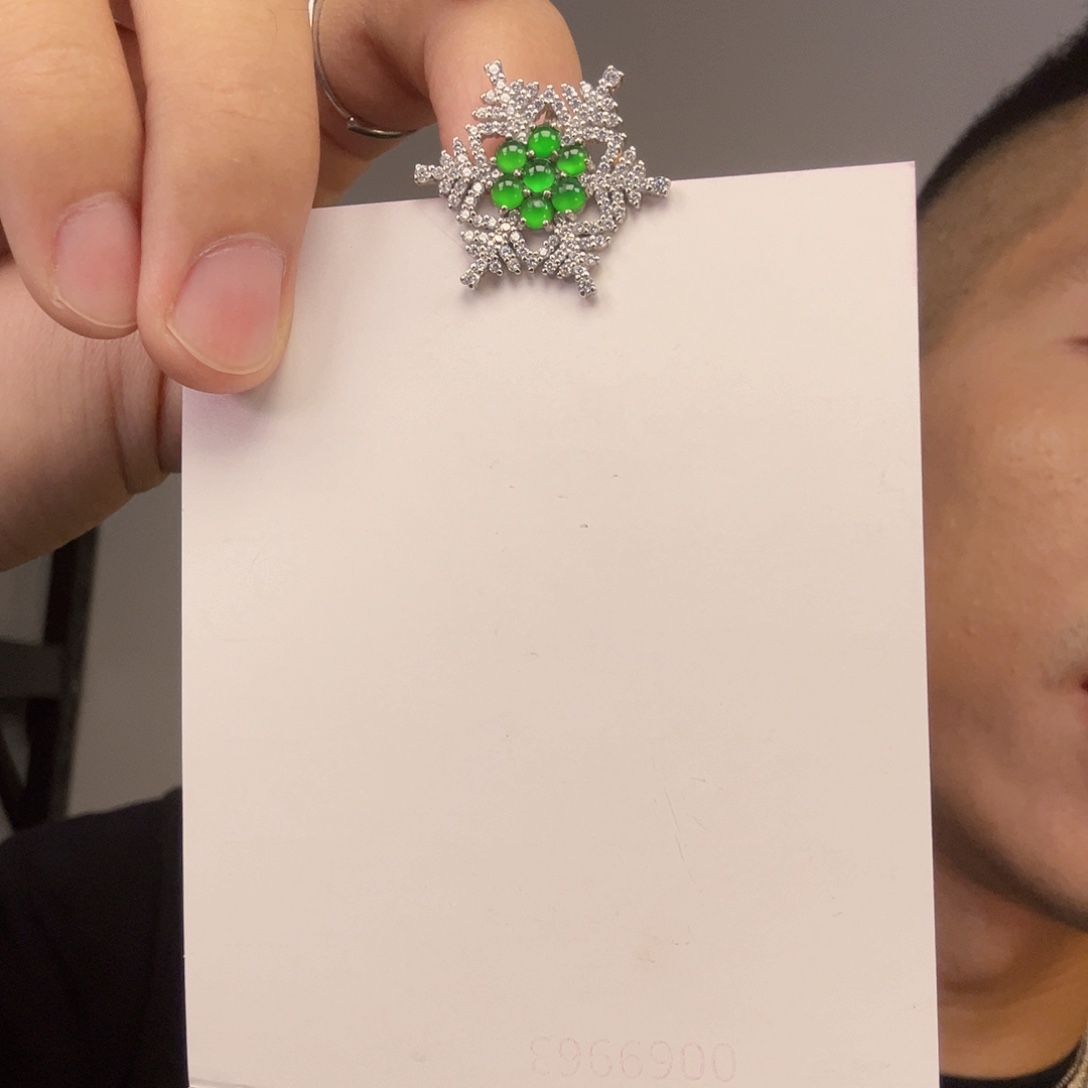 翡翠未镶嵌挂件一件