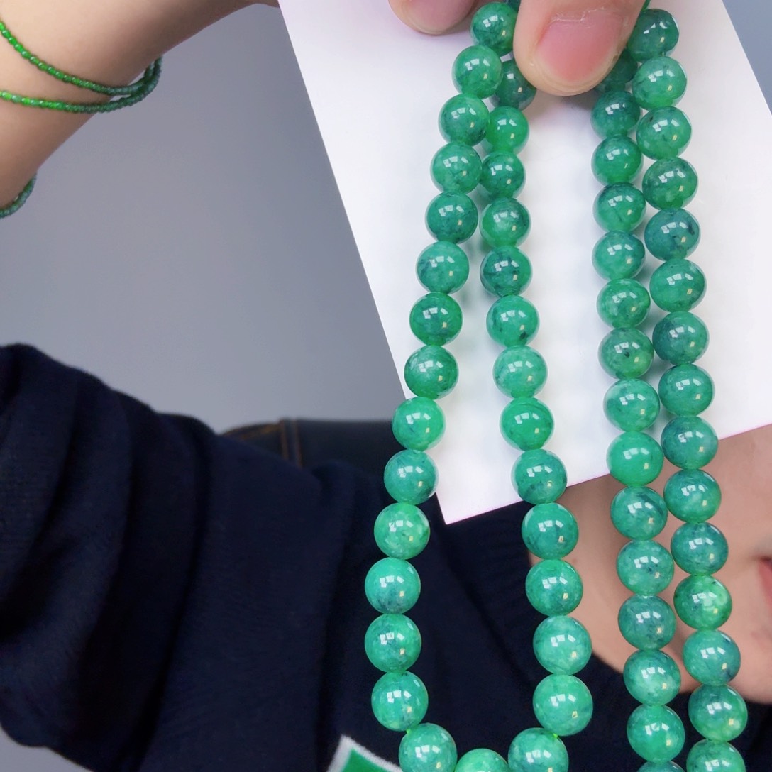 翡翠颈饰未镶嵌阿***?一件