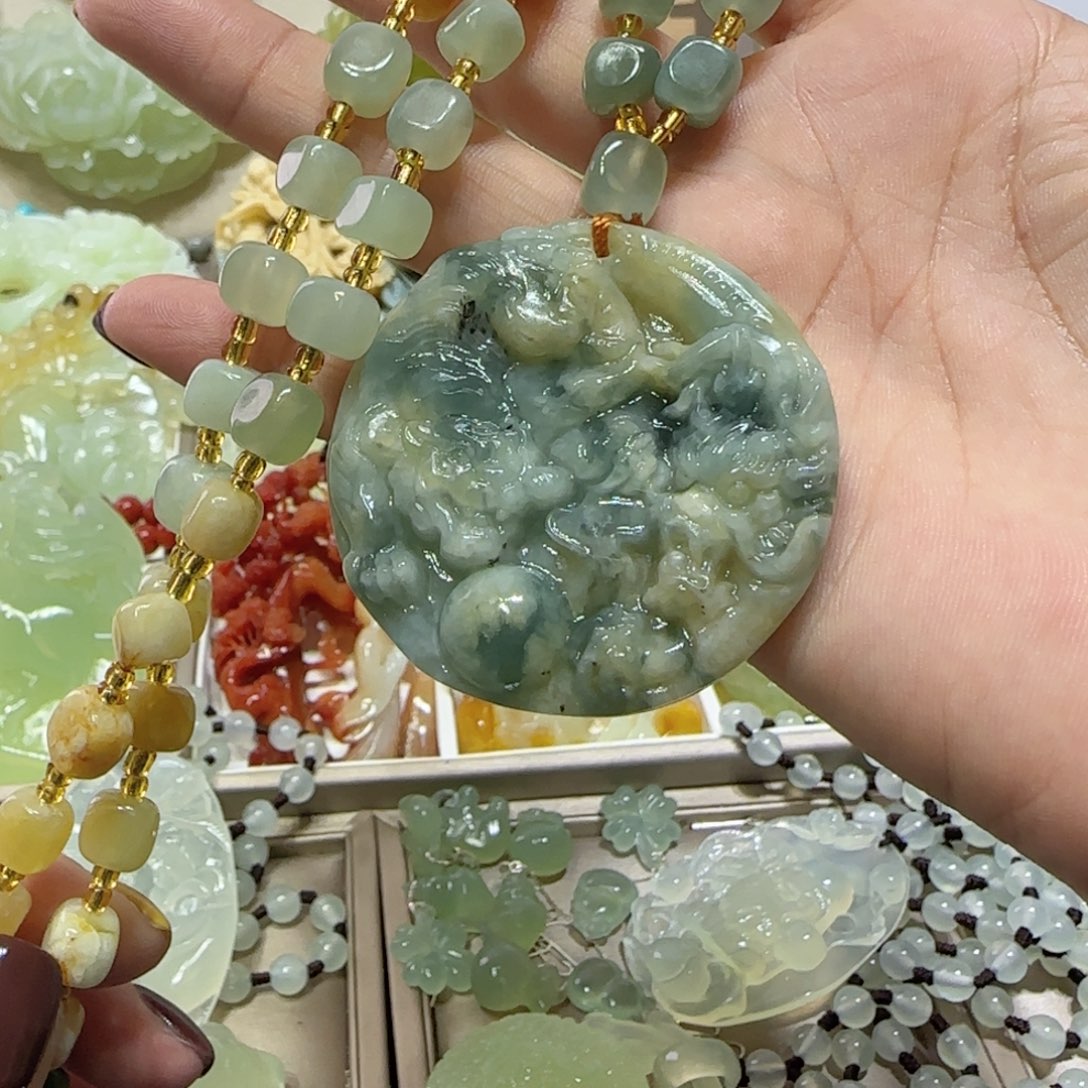 未镶嵌蛇纹石玉吊坠