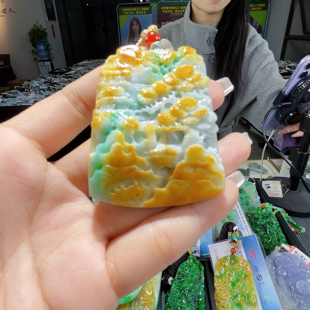 颈饰未镶嵌翡翠一