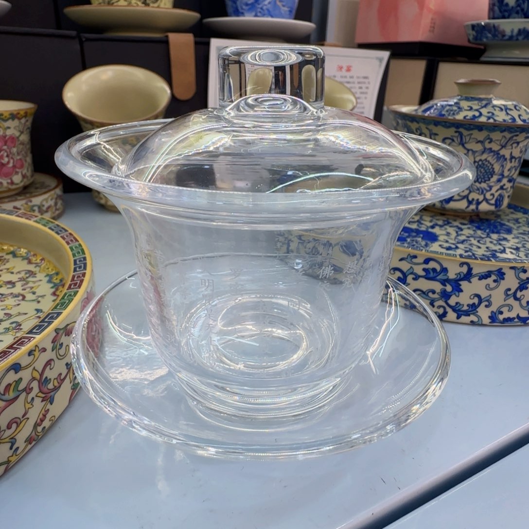 这些盖碗很漂亮我很喜欢！！