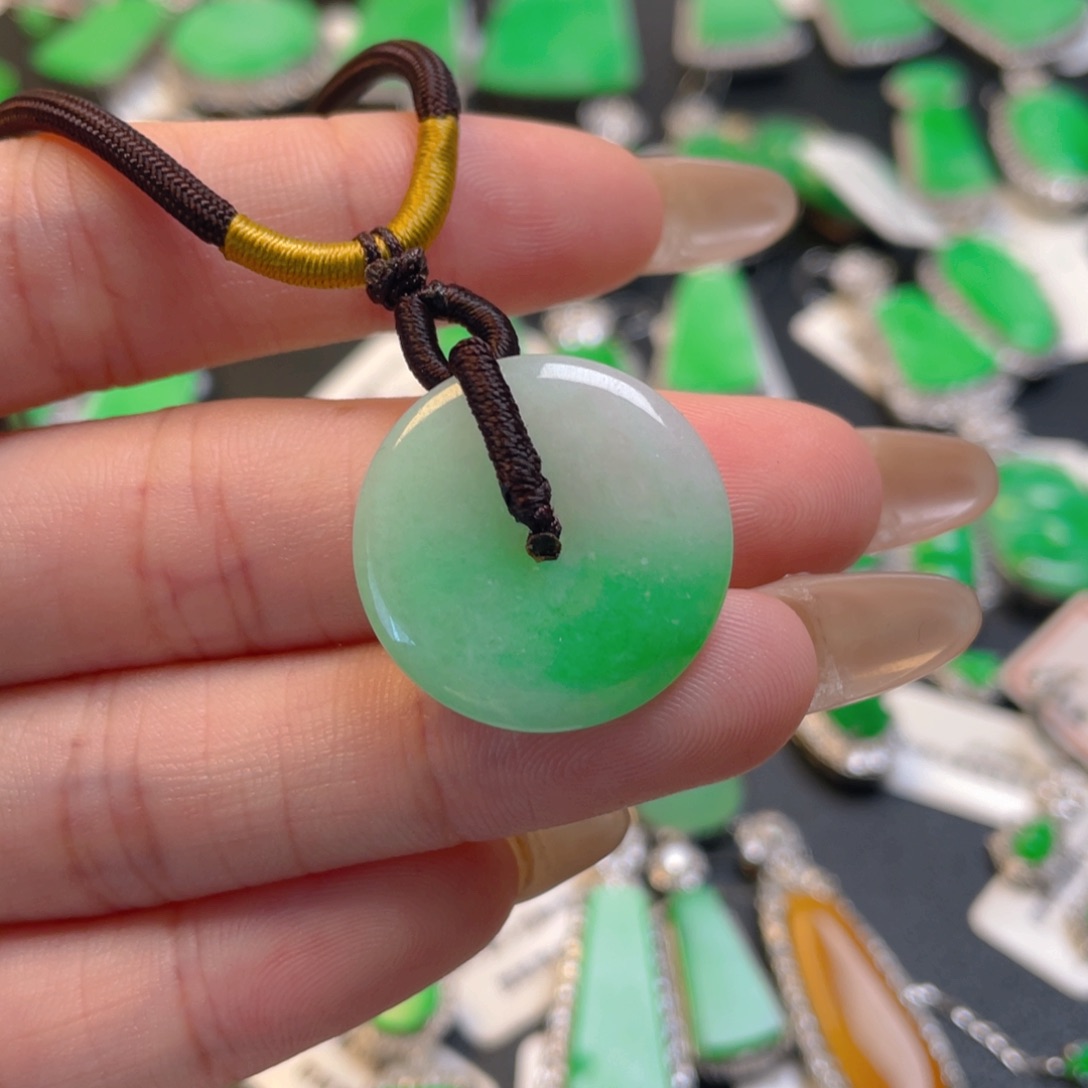 颈饰未镶嵌翡翠吊坠