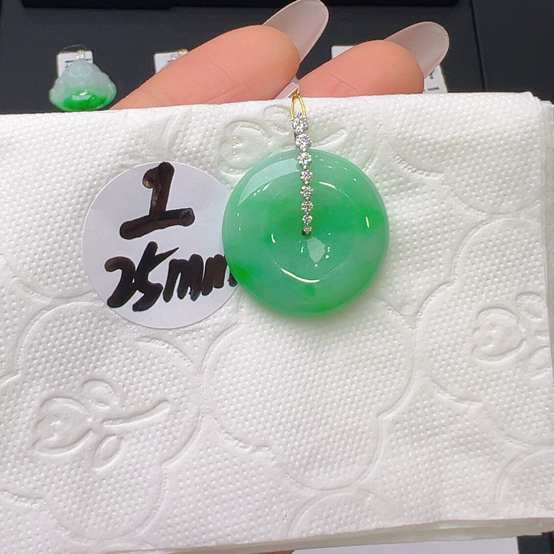 翡翠18K金镶嵌颈饰