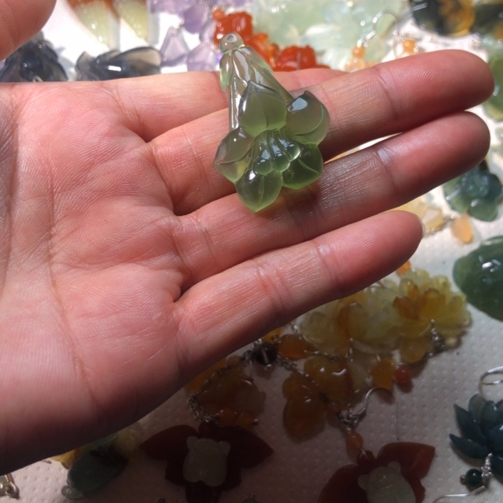 庭***兰蛇纹石玉未镶嵌耳坠