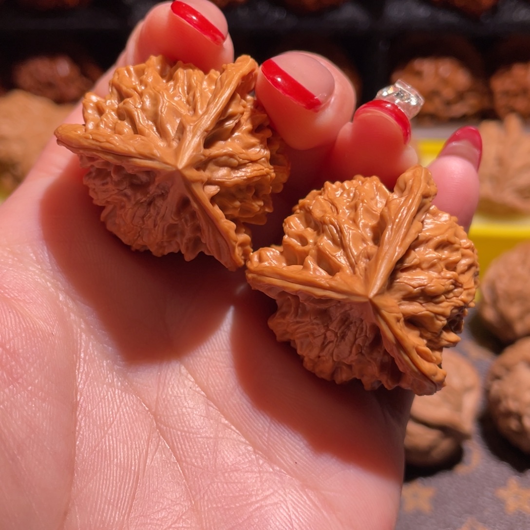 文玩核桃吊坠三棱