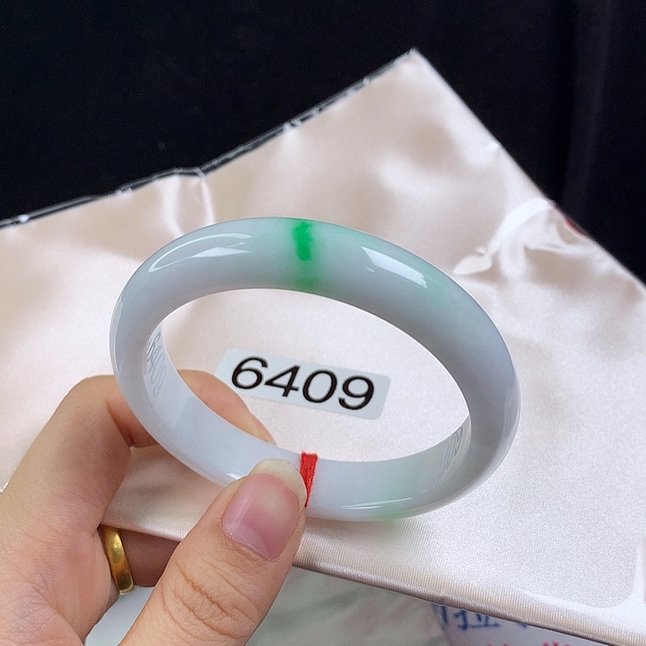 翡翠未镶嵌手镯56圈经典白底青金丝绿