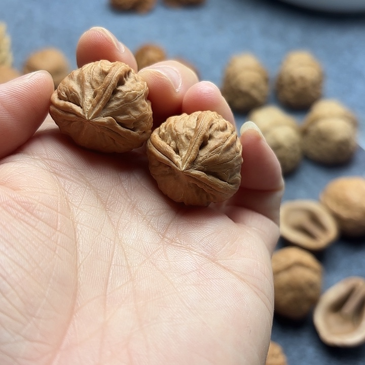 文玩核桃把件安*三棱手捻1837