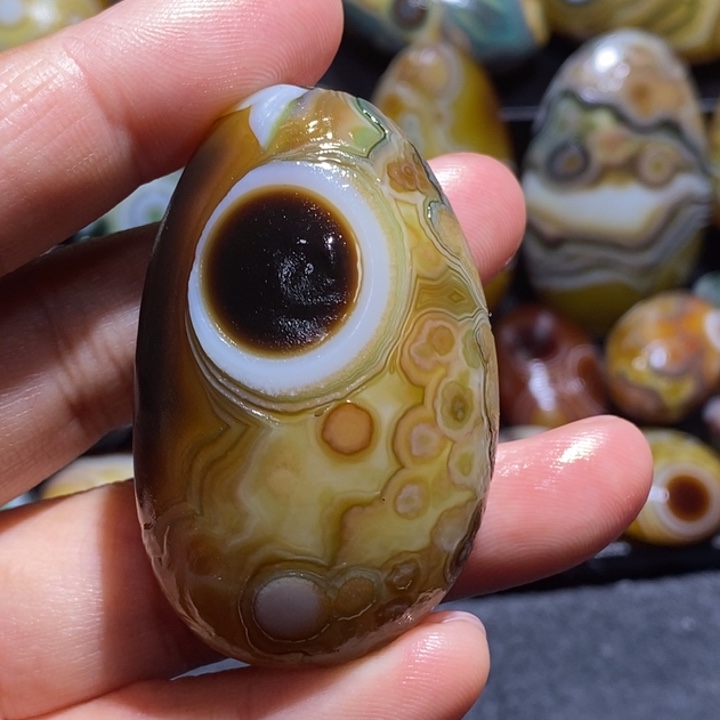 玛瑙/玉髓未镶嵌珠宝奇石1